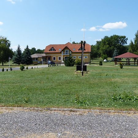 To Panzio Orseg Bajansenye Bed & Breakfast Exterior photo